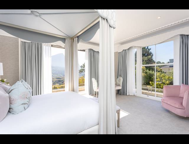 6 BEDROOM FREESTANDING TO LET IN BISHOPSCOURT
